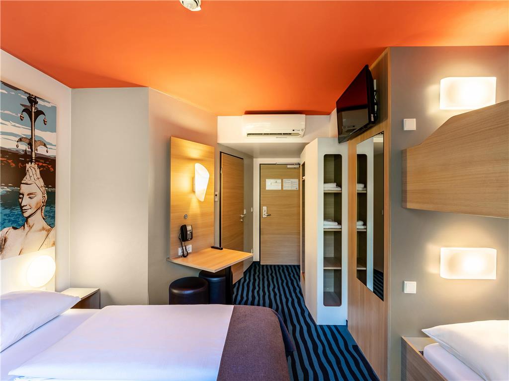 Guest room