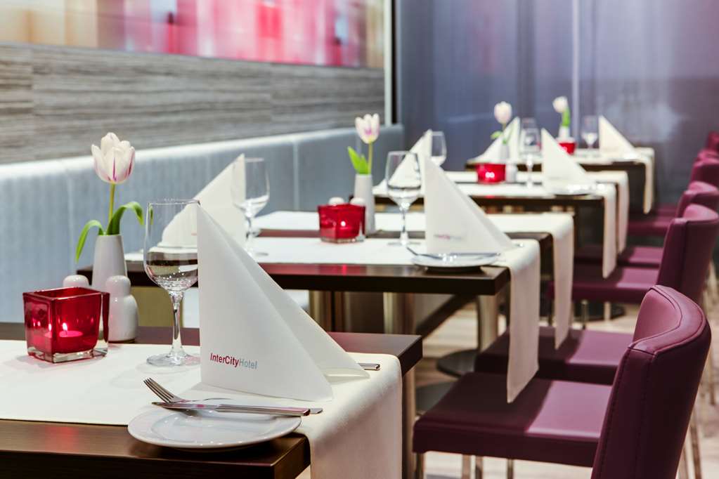 IntercityHotel Hamburg Dammtor-Messe, Germany - Restaurant