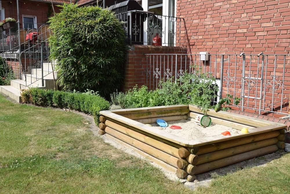 Children's play area - outdoor