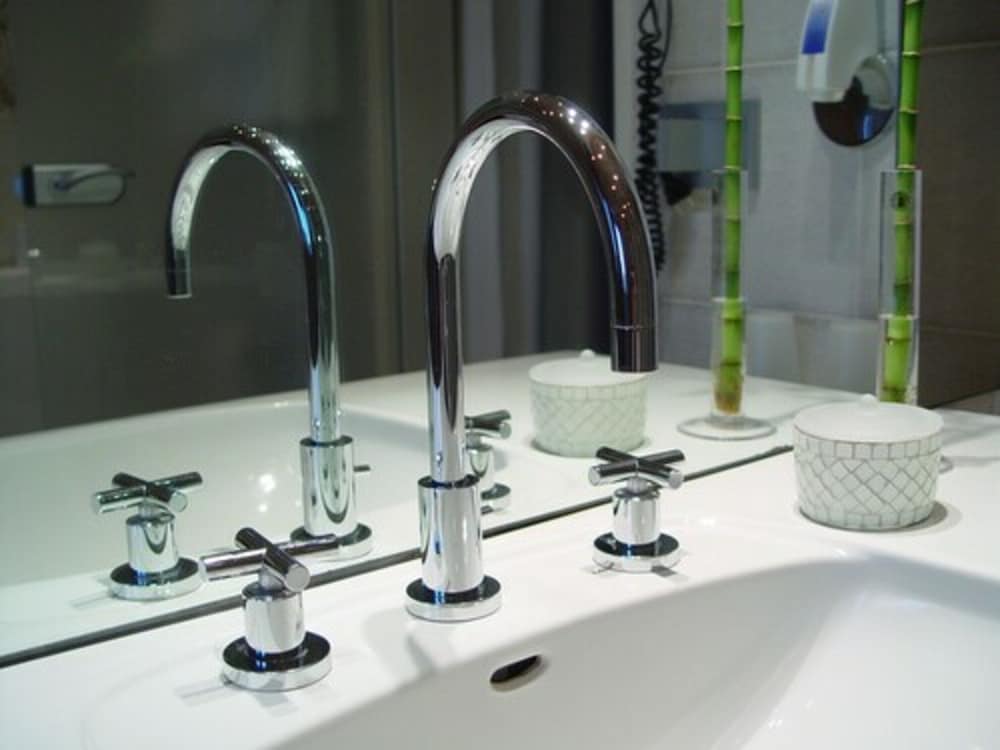 Bathroom sink