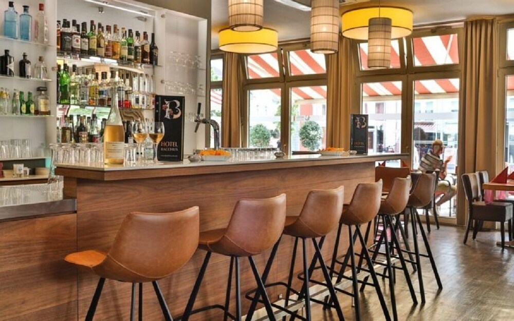 Hotel Bar