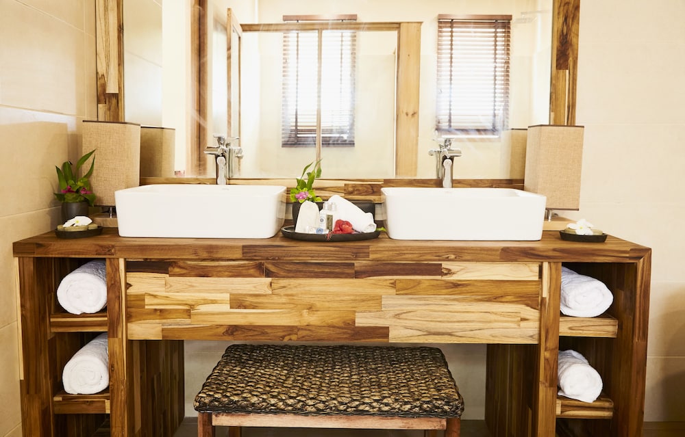 Bathroom sink