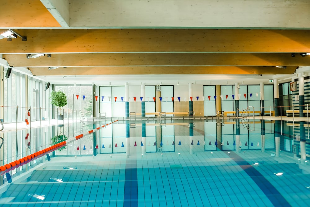 Exercise/lap pool
