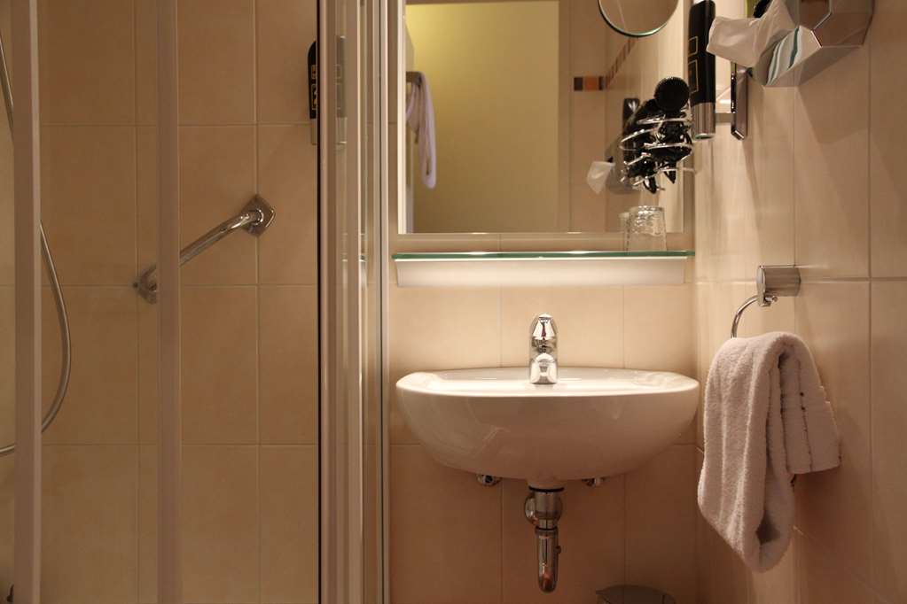 Bathroom TOP Hotel Amberger Wuerzburg