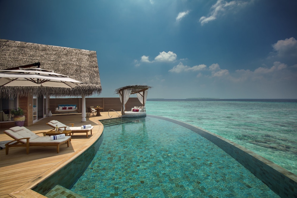 Infinity pool