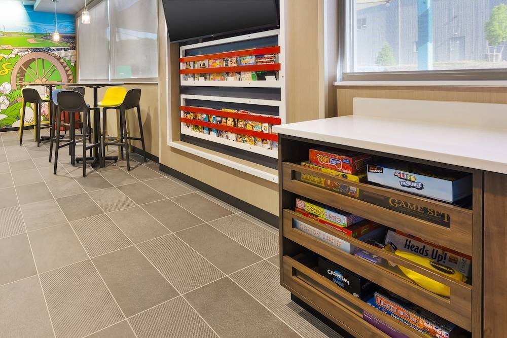 Tru By Hilton Comstock Park Grand Rapids - photo 3