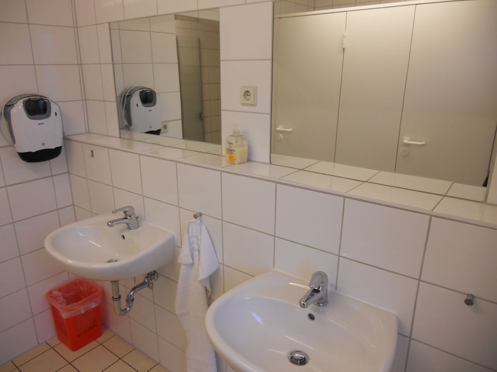 Bathroom sink
