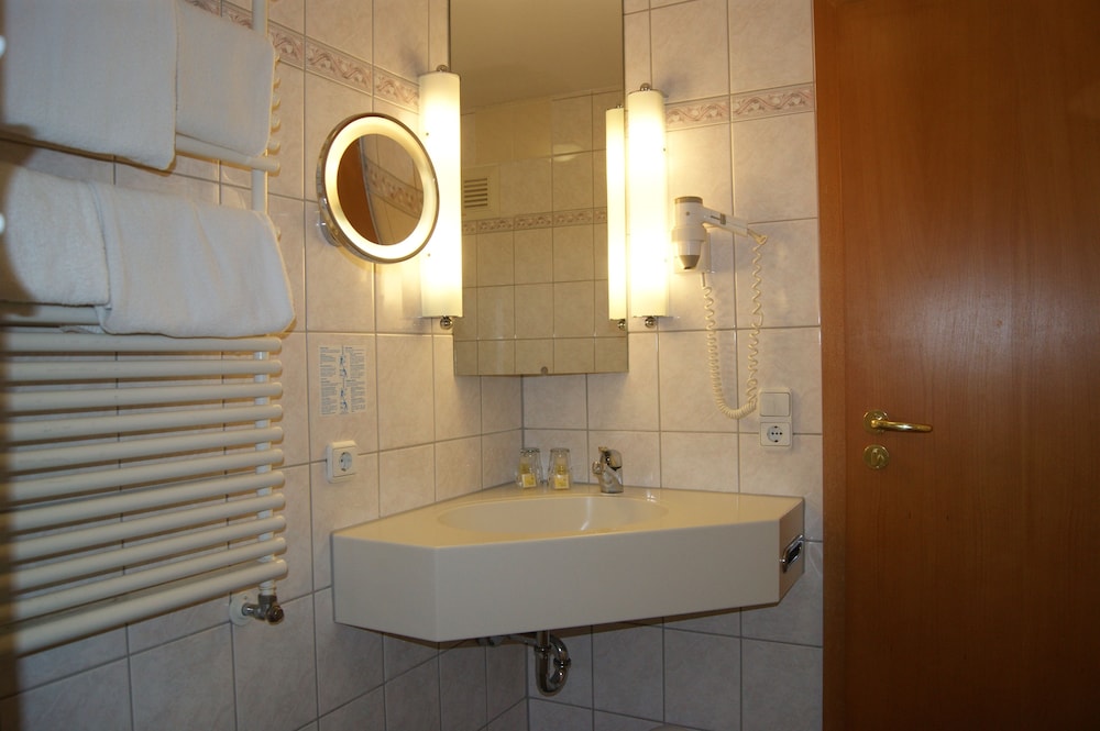 Bathroom sink