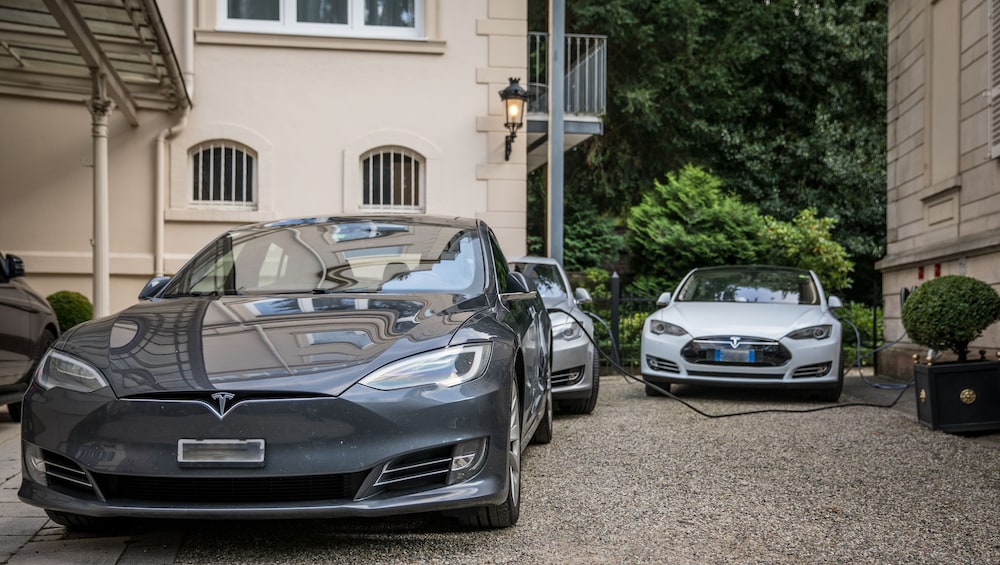 Electric vehicle charging station