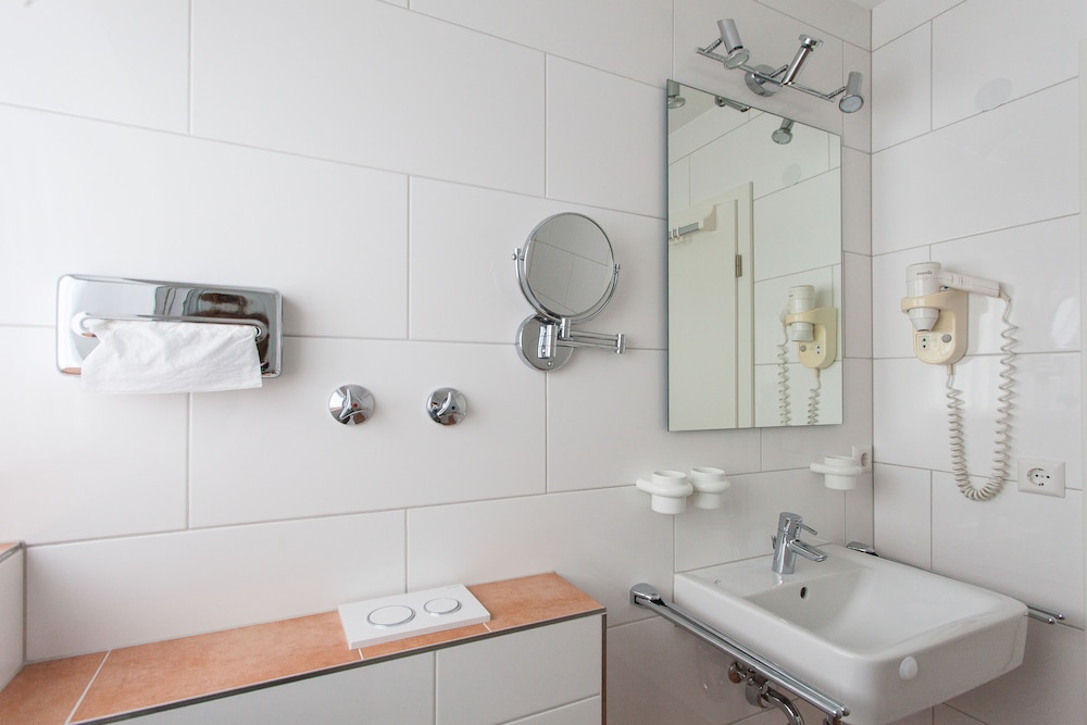 Bathroom sink