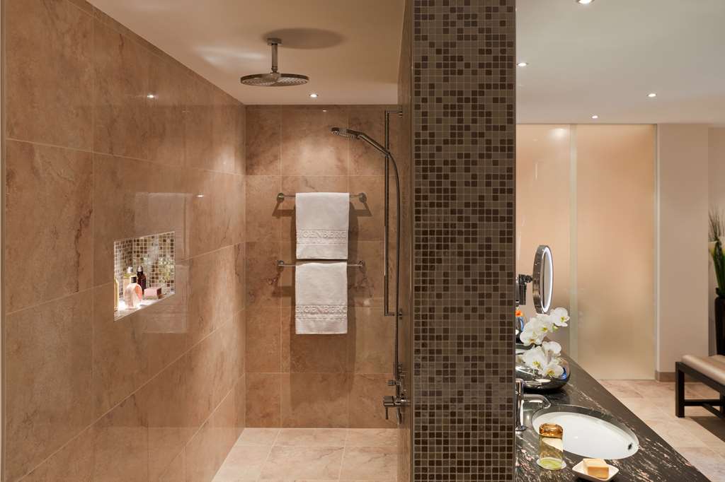 Steigenberger Grandhotel Handeslhof, Leipzig, Germany - Presidential Suite bathroom