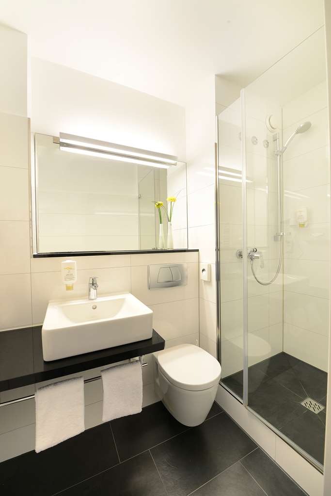 Superior Single, Double & Twin Room Bathroom