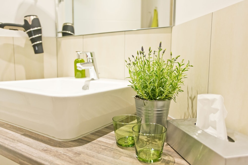 Bathroom sink