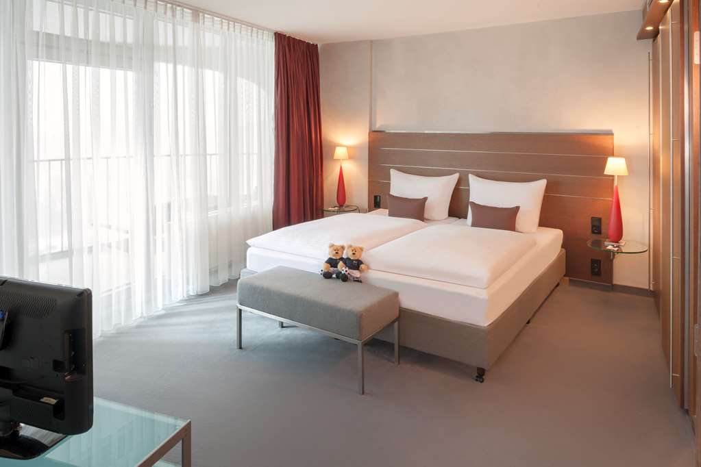 AUG Rooms Suite A