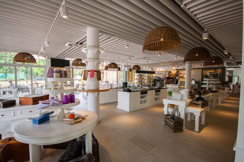 Food court