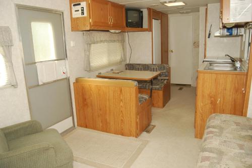 Crescent Bar Camping Resort Studio Cabin 2 - photo 3