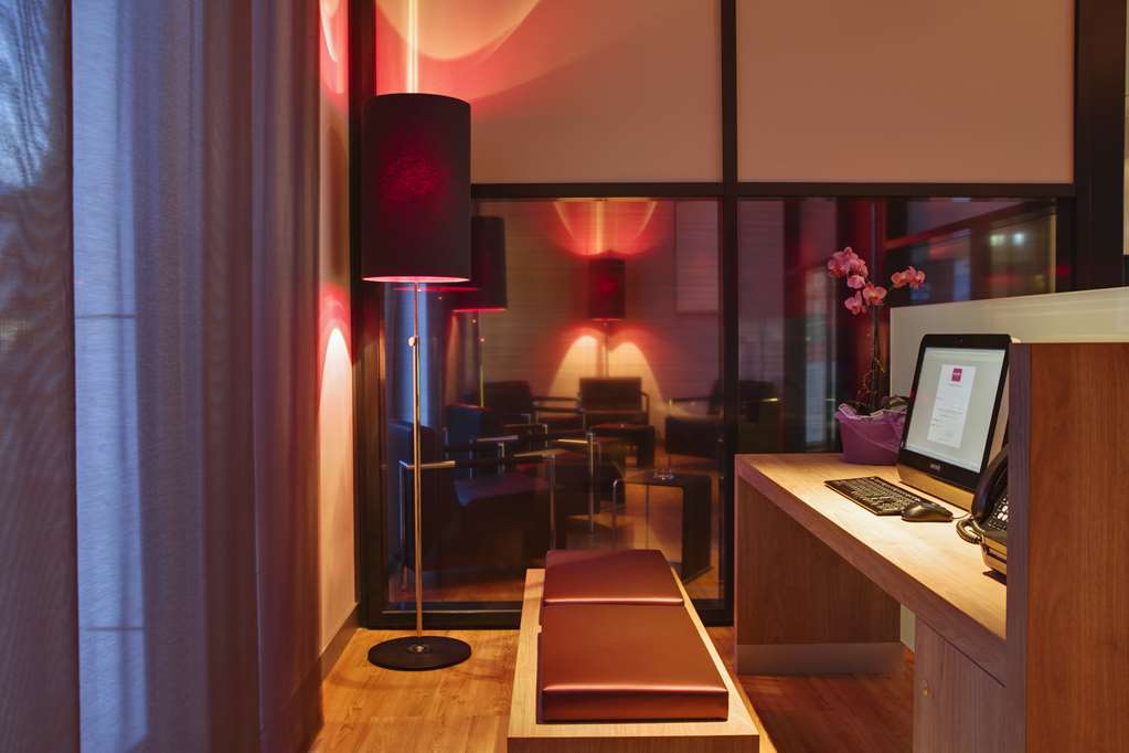 IntercityHotel Leipzig, Germany - Internet Corner