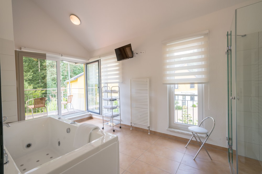 Private spa tub