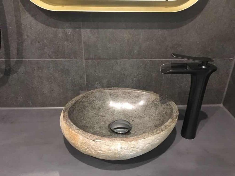 Bathroom sink