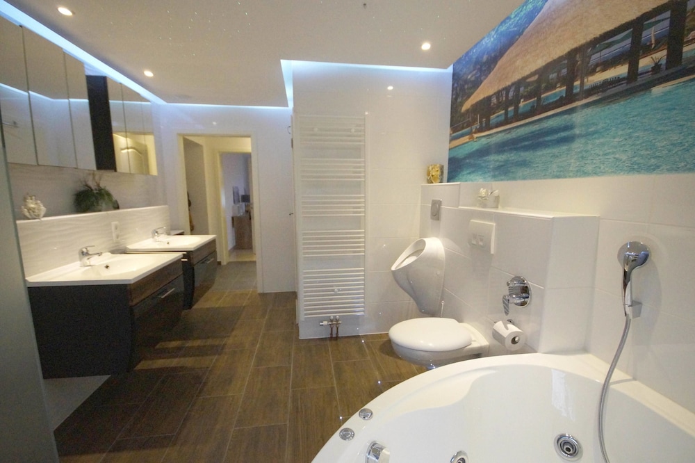 Jetted tub