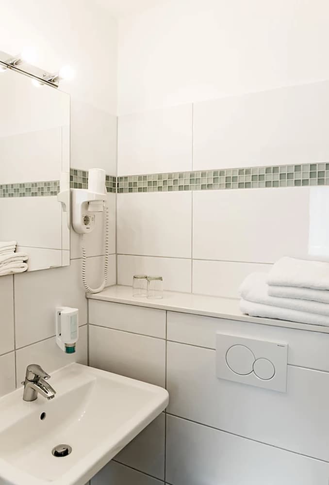Bathroom sink