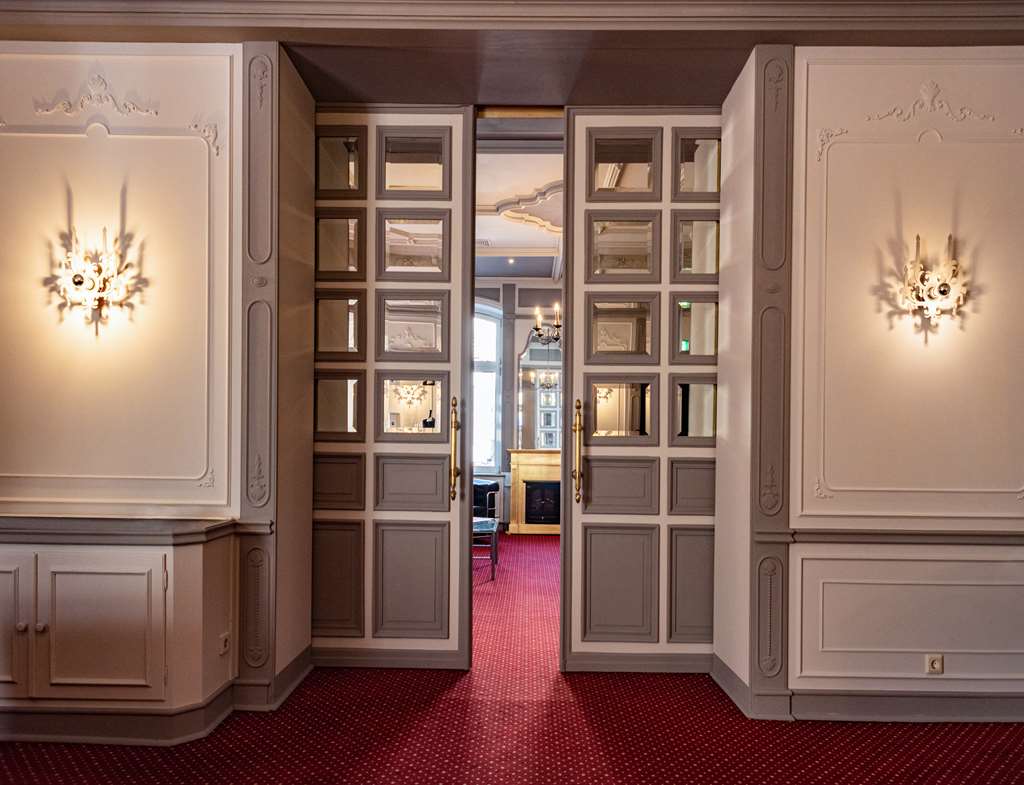 LOBBY AREA