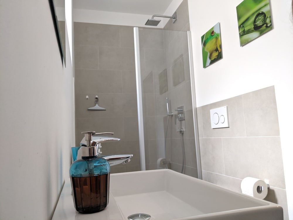 Bathroom amenities