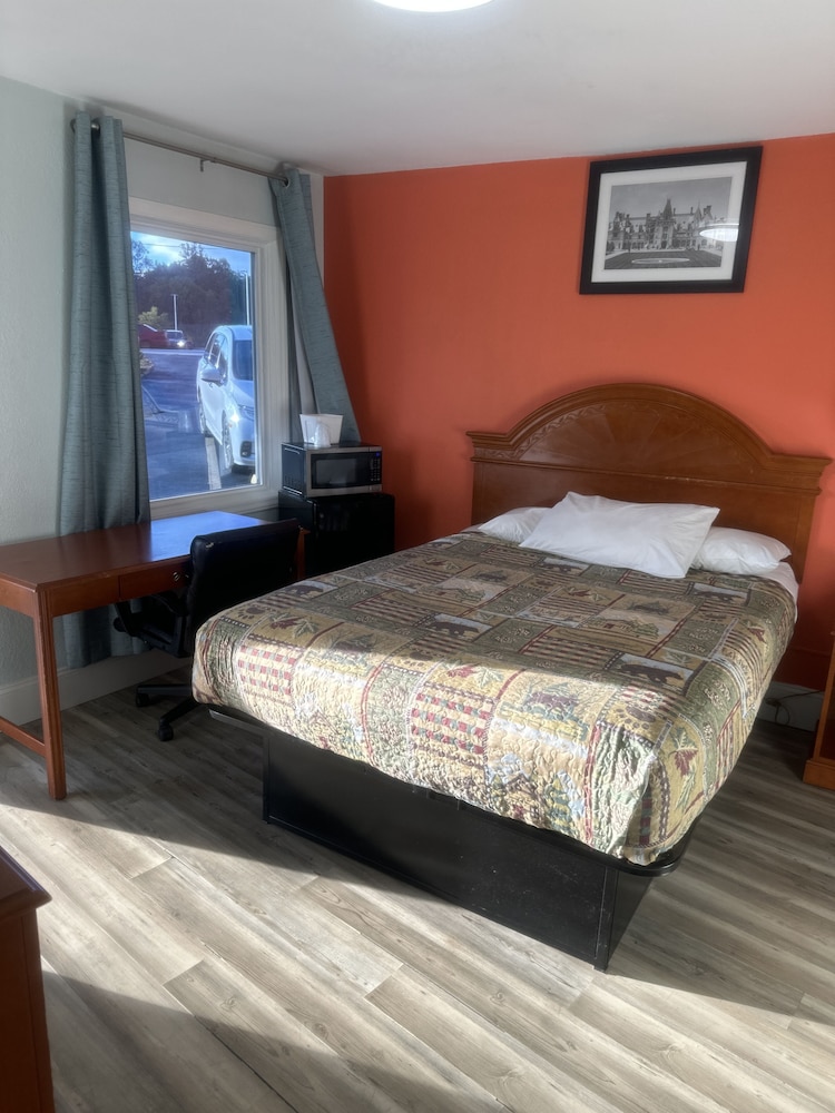 Whispering Pines Motel - photo 3