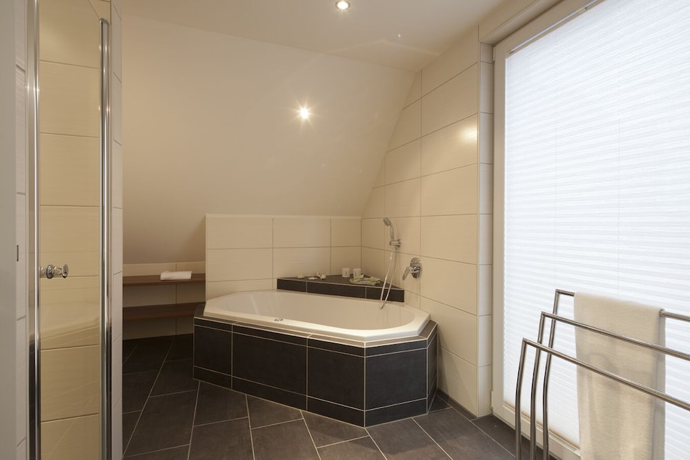 Private spa tub