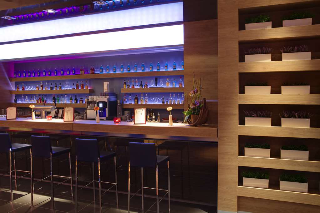 IntercityHotel Leipzig, Germany - Bar/Lounge