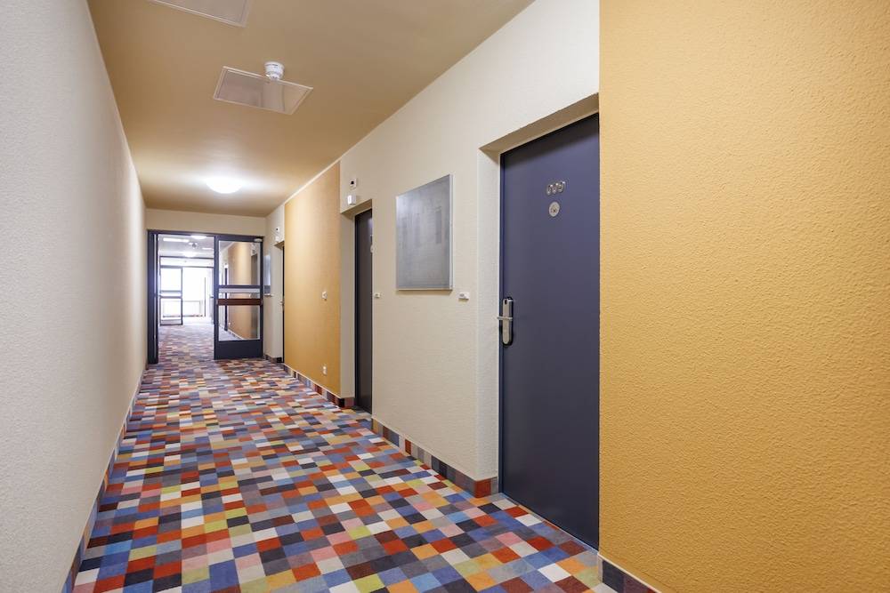 Handrails in hallways