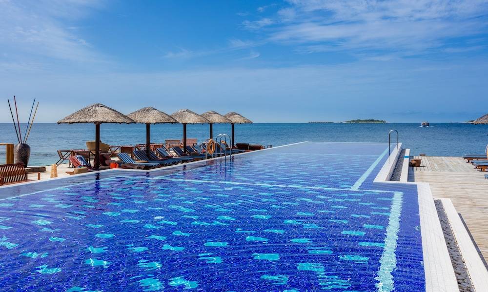 Indoor/outdoor pool