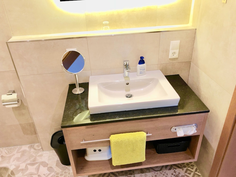 Bathroom sink