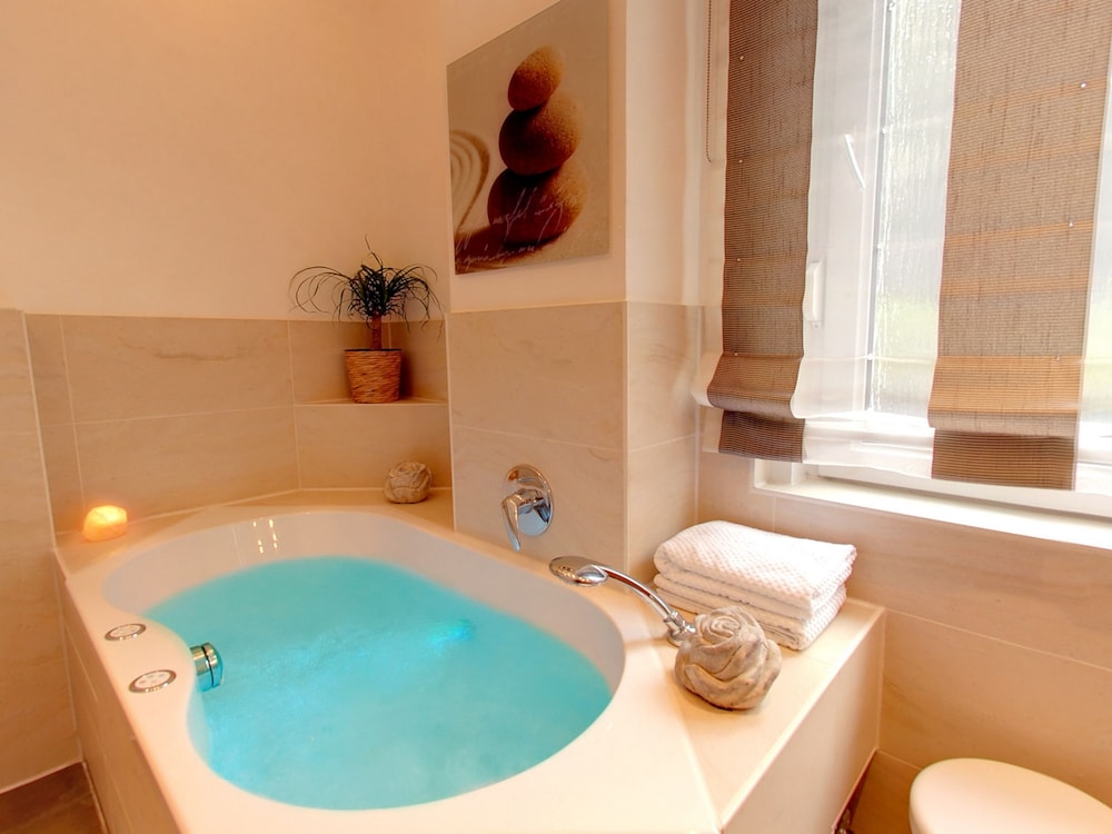 Jetted tub