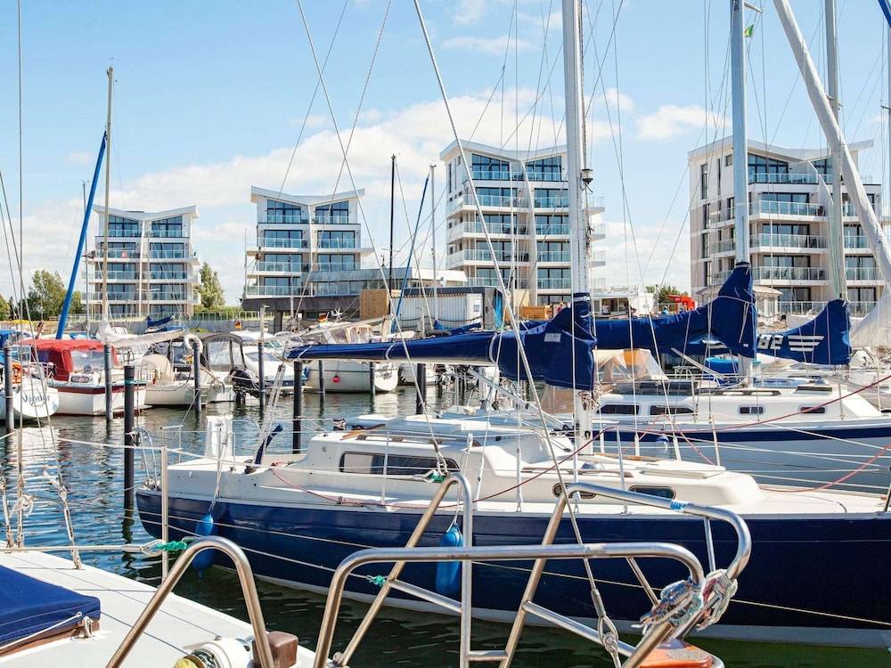 Spacious Coastal Apartment Wendtorf