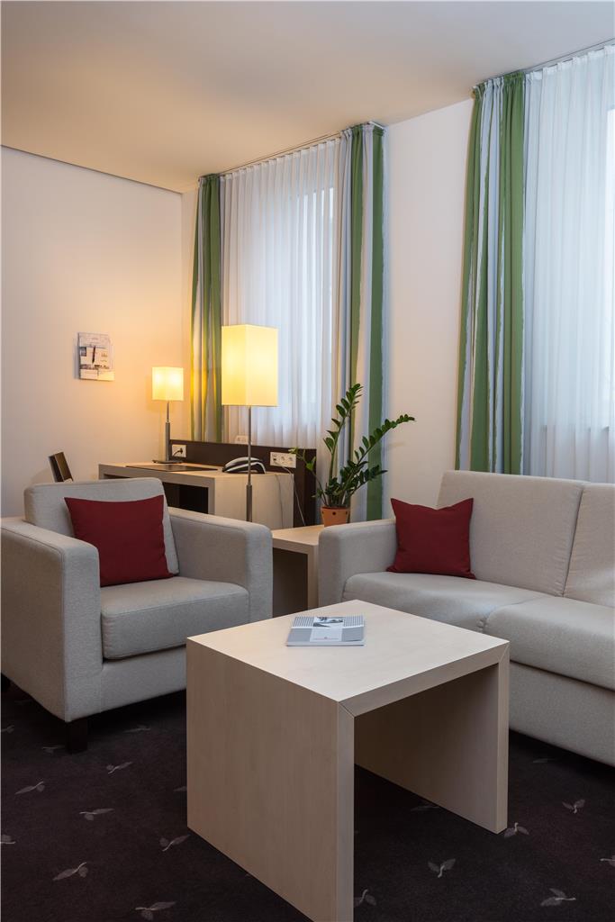 Esplanade Zimmer Retusche