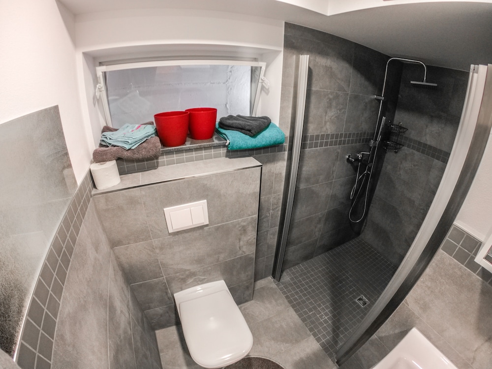 Bathroom amenities