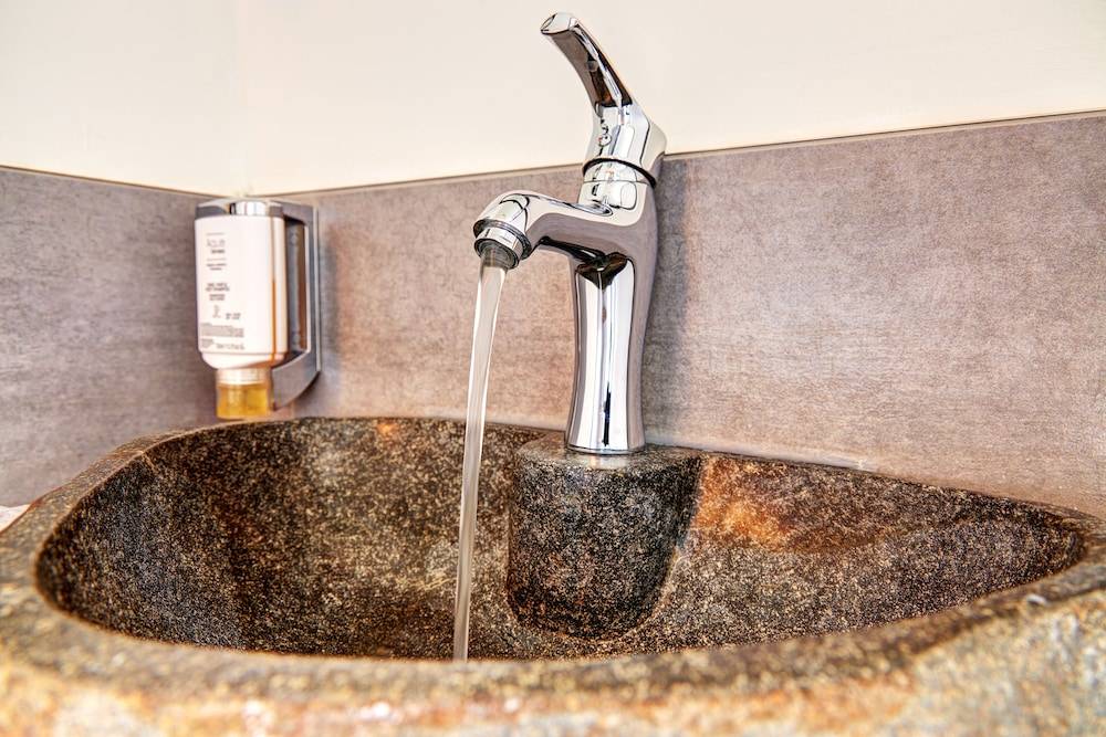 Bathroom sink