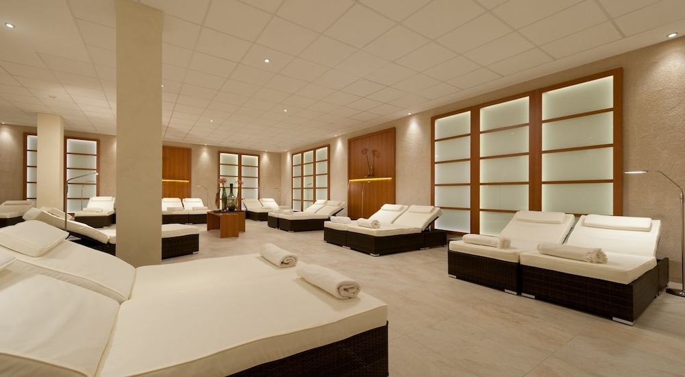 Private spa tub