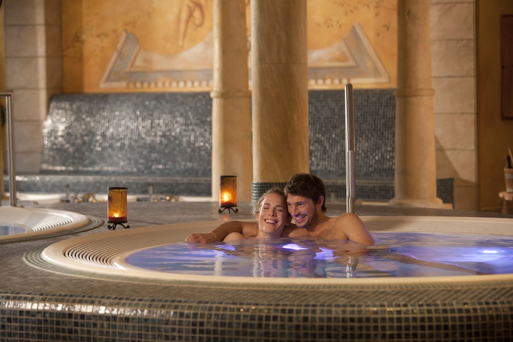 Indoor spa tub