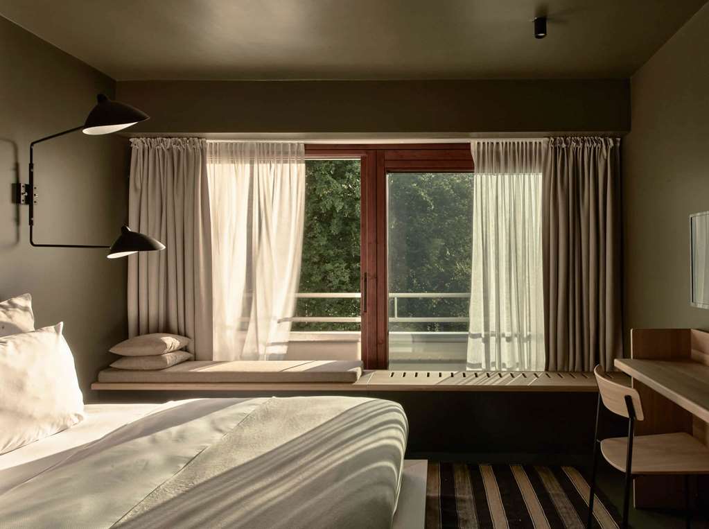 Bold Room