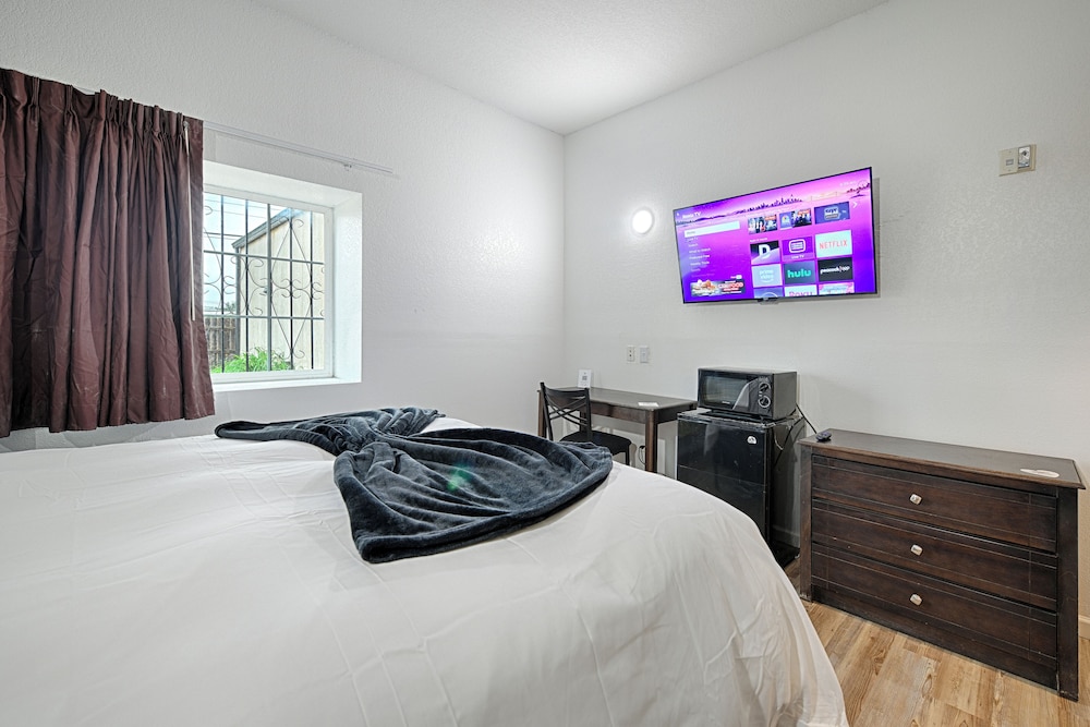 Hotel Dilley Grand - photo 3