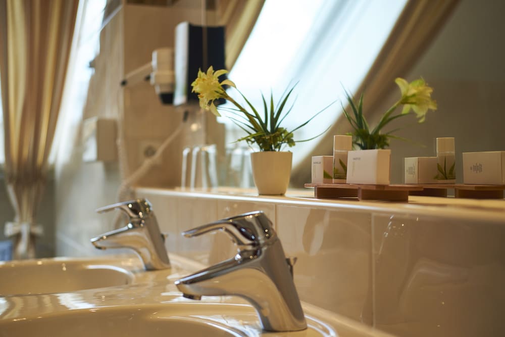 Bathroom sink