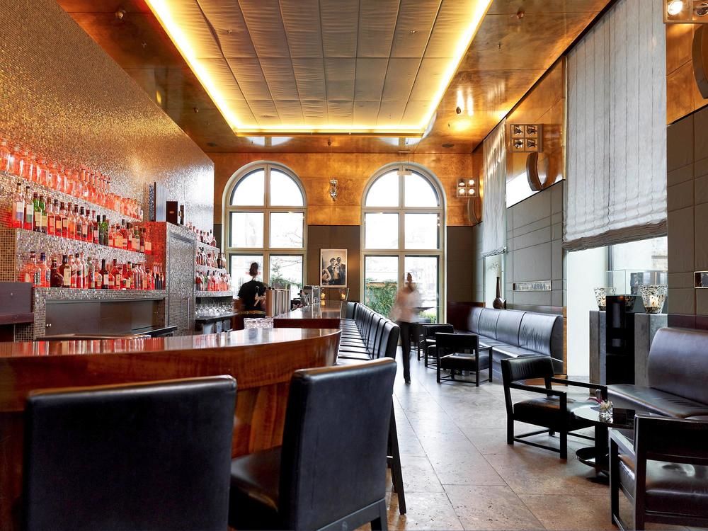 Hotel Bar