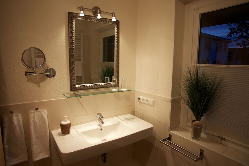 Bathroom sink
