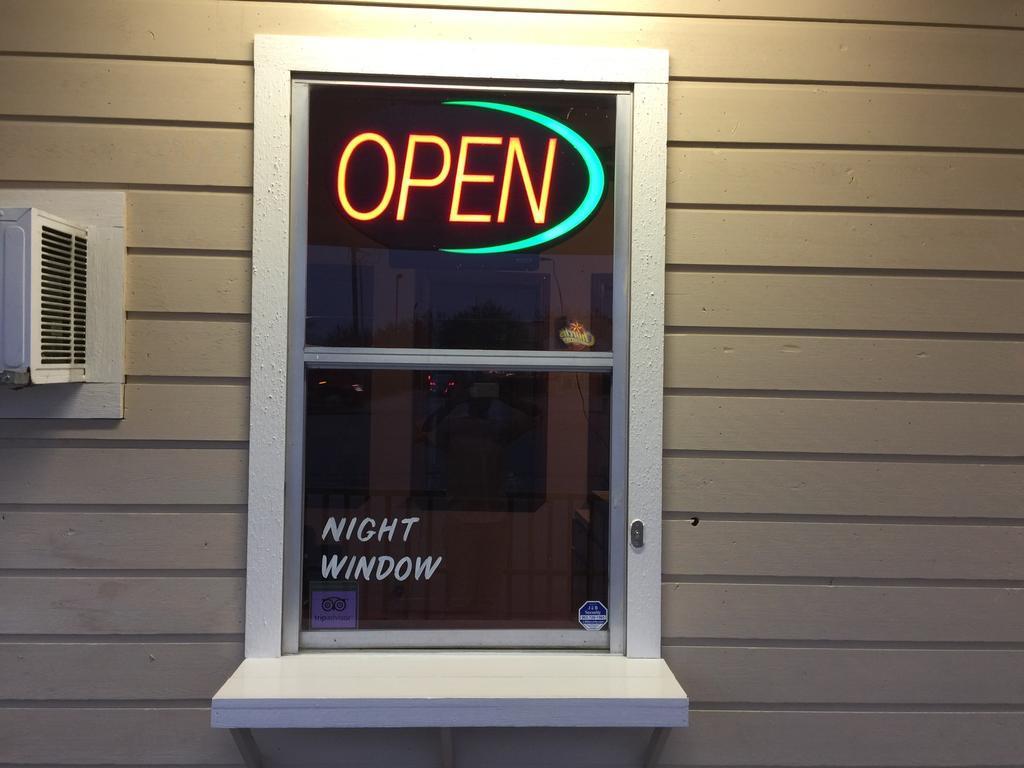 Knights Inn George West - photo 2