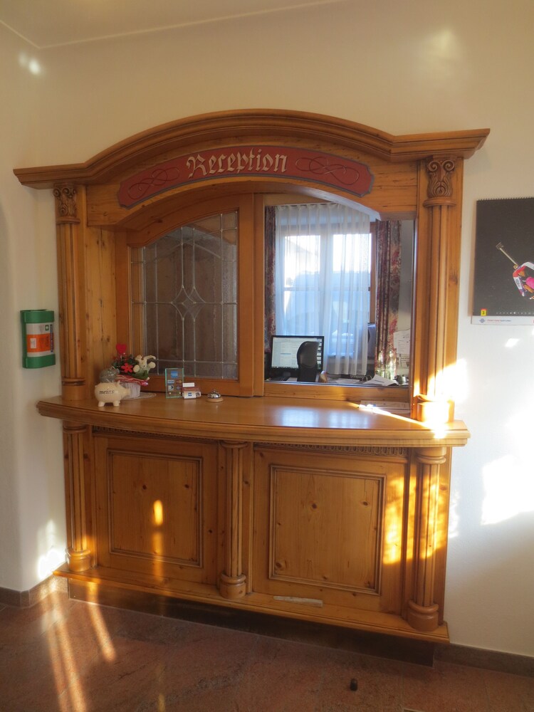 Check-in/Check-out Kiosk
