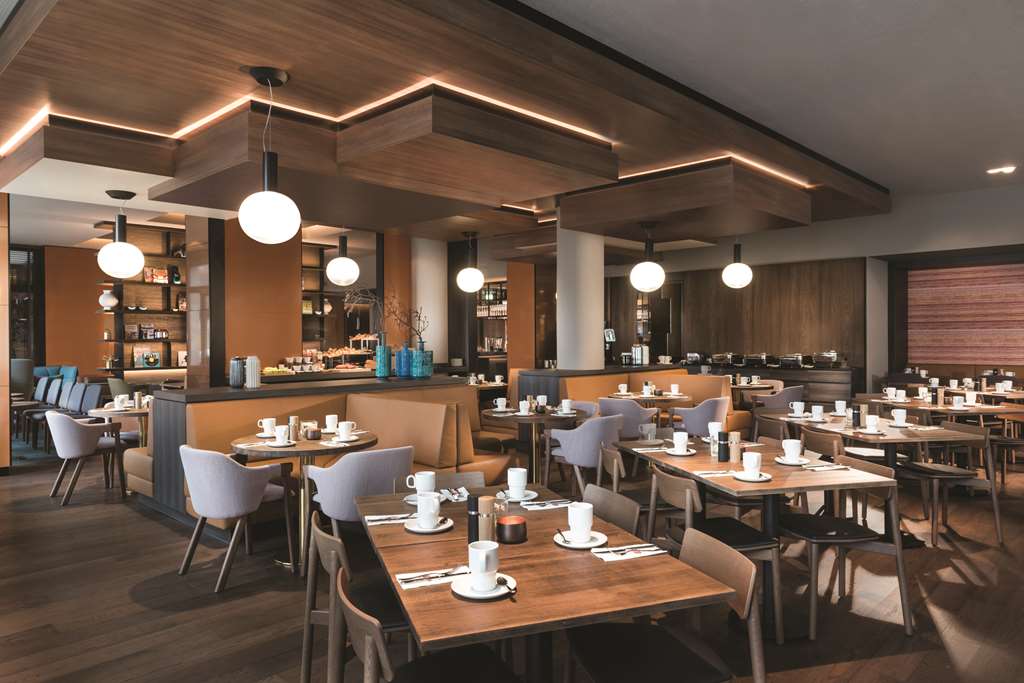 adina apartment hotel frankfurt restaurant