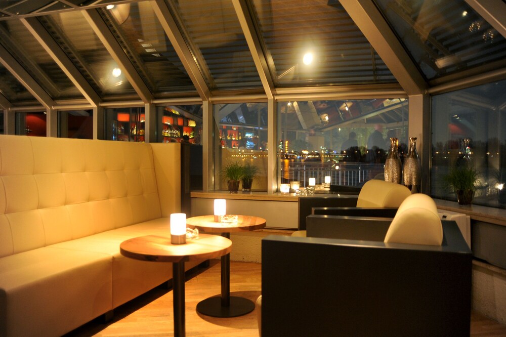 Hotel Lounge