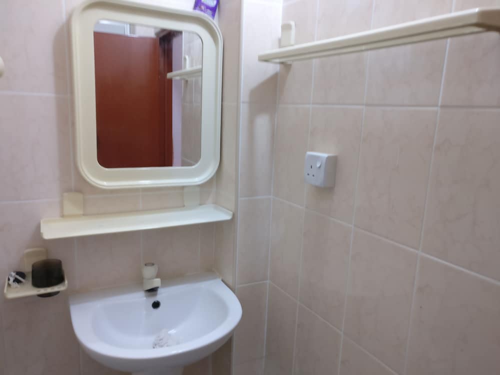 Bathroom sink